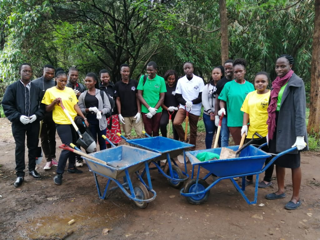 Meteorology students take a group photo after clean-up exercise at Globe